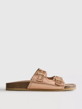 Sandalen mit lasergeschnittenem Fussbett