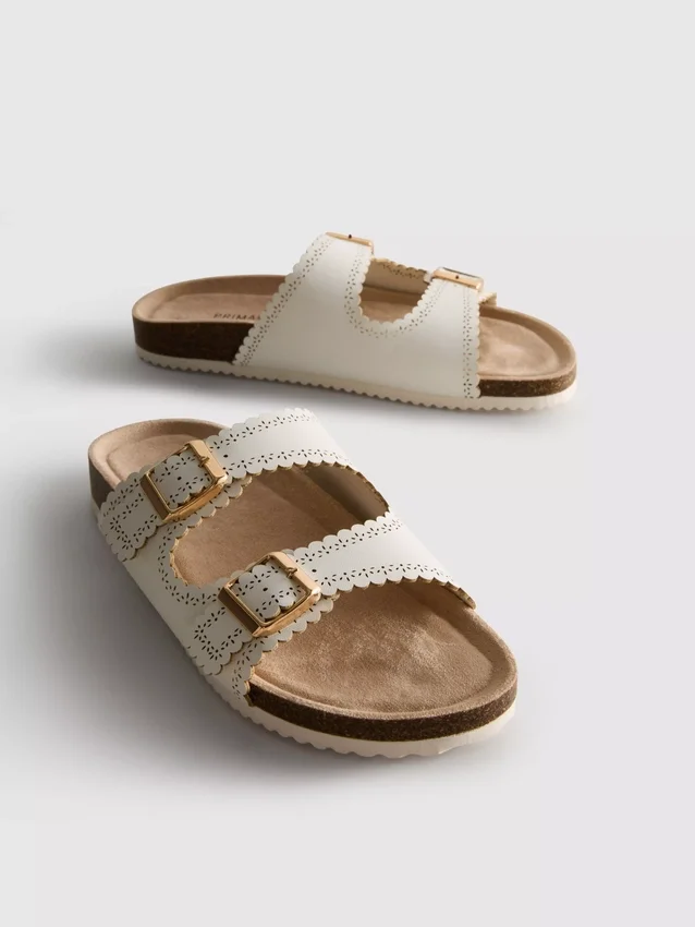 Sandalen mit lasergeschnittenem Fussbett
