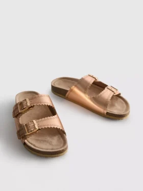 Sandalen mit lasergeschnittenem Fussbett