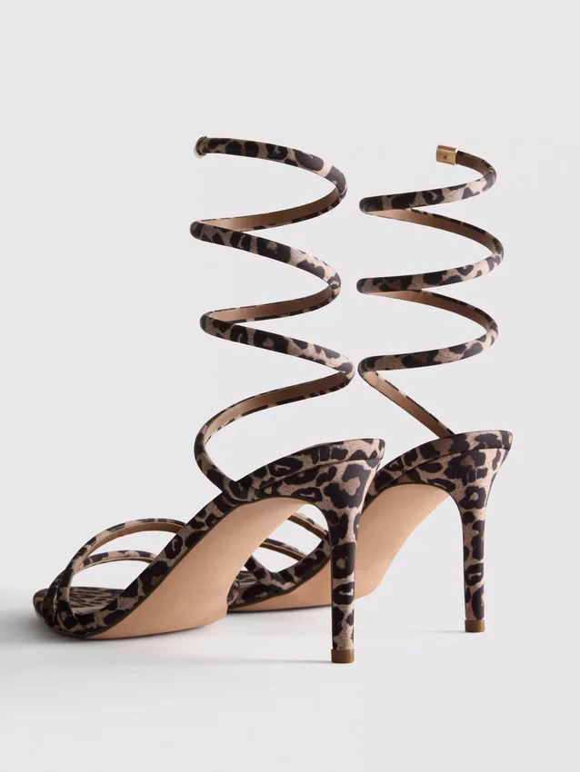 Sandalen mit Leopardenmuster und spiralförmigem Absatz
