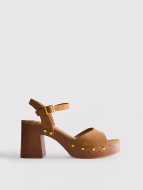 Sandalen mit Nieten und High Heels aus Kunstwildleder