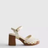 Sandalen mit Nieten und High Heels aus Kunstwildleder