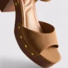 Sandalen mit Nieten und High Heels aus Kunstwildleder