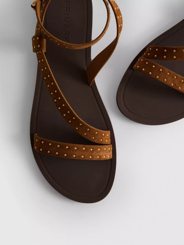 Sandalen mit Riemchen und Nieten