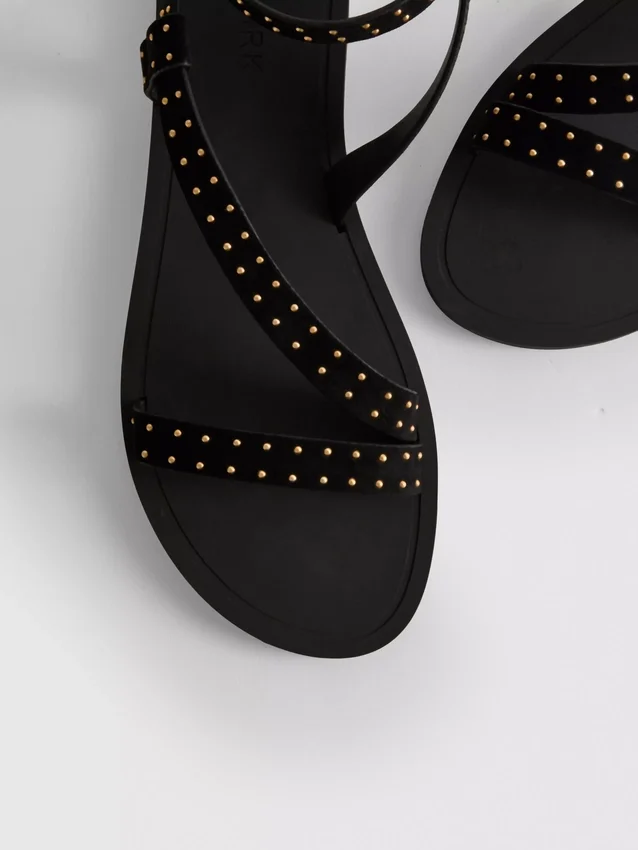 Sandalen mit Riemchen und Nieten