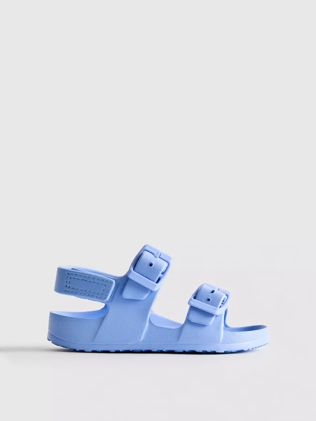 Sandalen mit Schnallenriemen