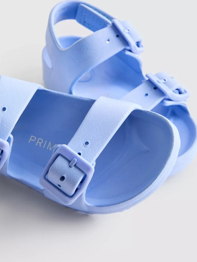 Sandalen mit Schnallenriemen