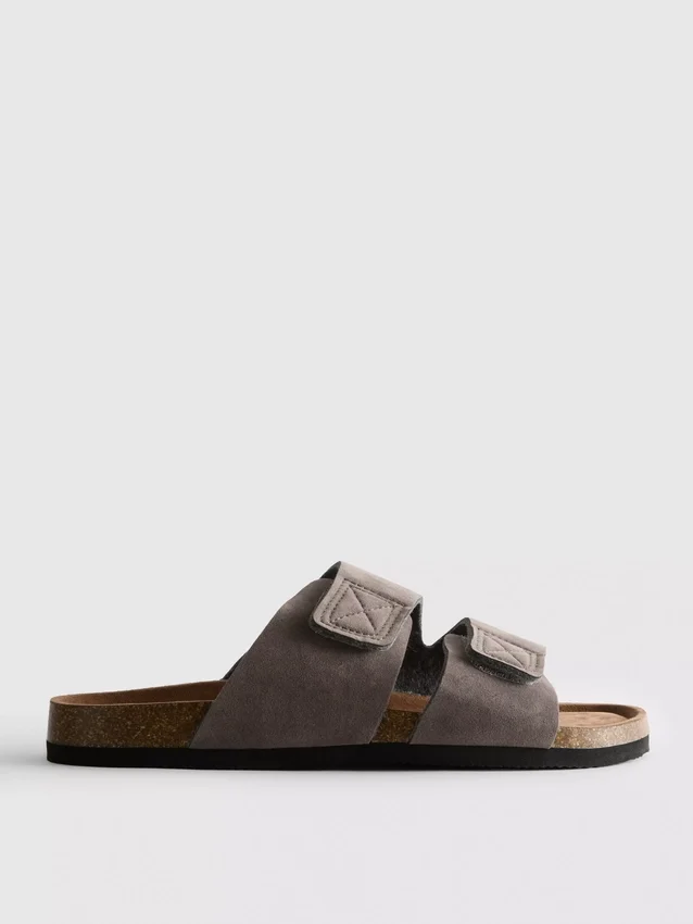 Sandalen mit zwei Riemen und klobiger Sohle