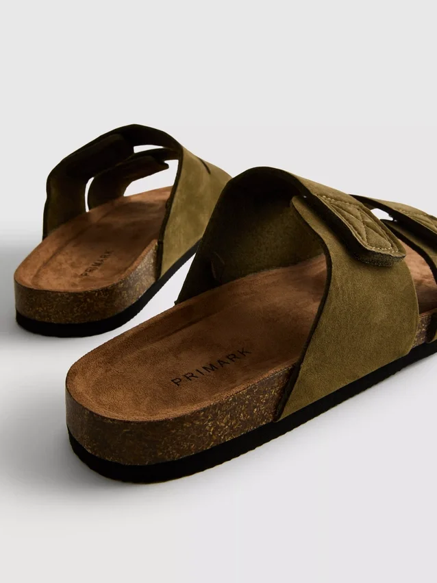 Sandalen mit zwei Riemen und klobiger Sohle