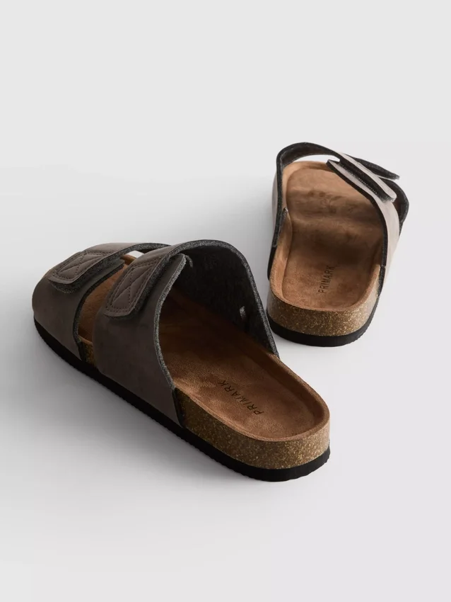 Sandalen mit zwei Riemen und klobiger Sohle