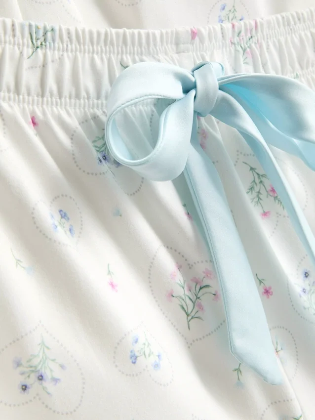 Schlafanzug mit bedrucktem Satin-Cami-Top und Schleife