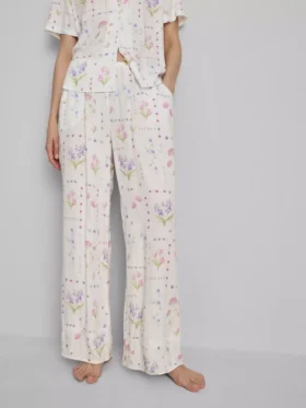 Schlafanzughose mit weitem Bein und Blumenmuster