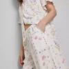 Schlafanzughose mit weitem Bein und Blumenmuster