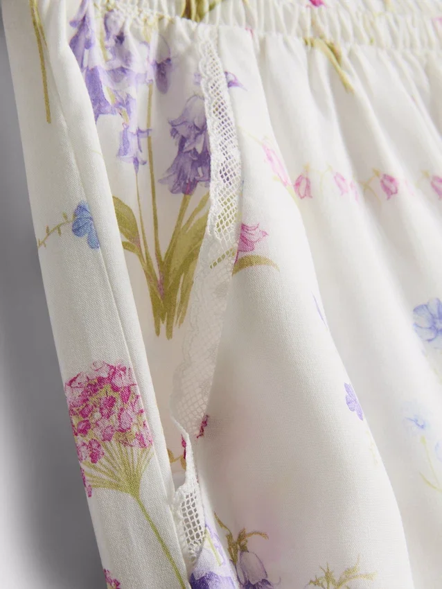 Schlafanzughose mit weitem Bein und Blumenmuster