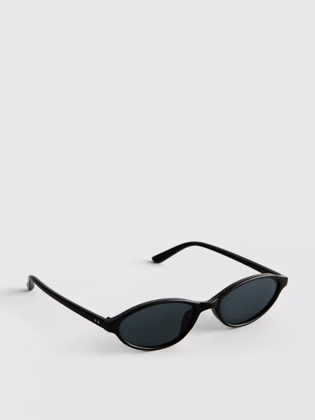 Schlanke, ovale Sonnenbrille