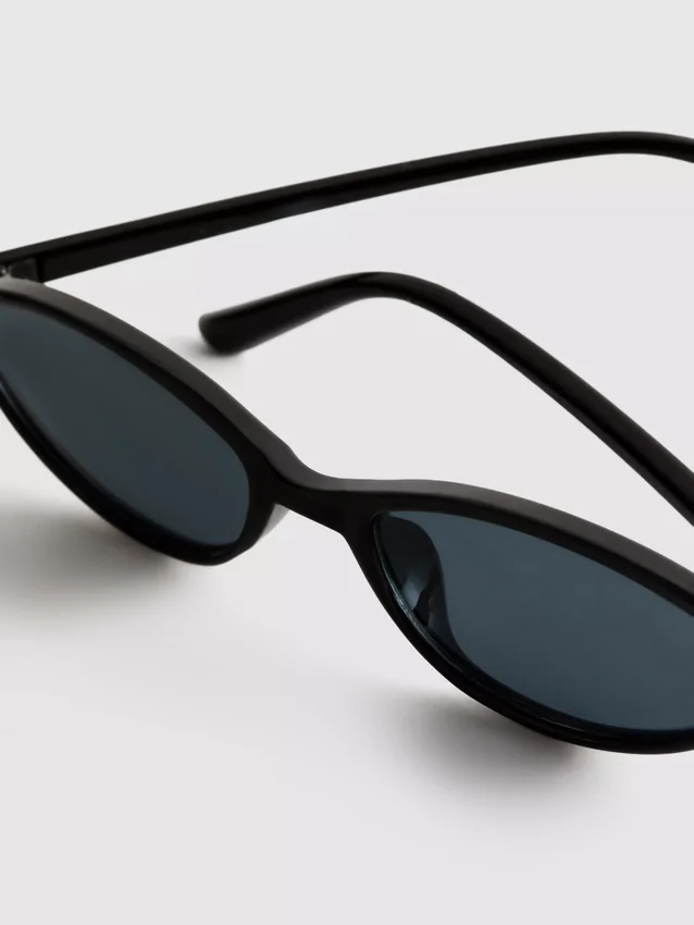 Schlanke, ovale Sonnenbrille