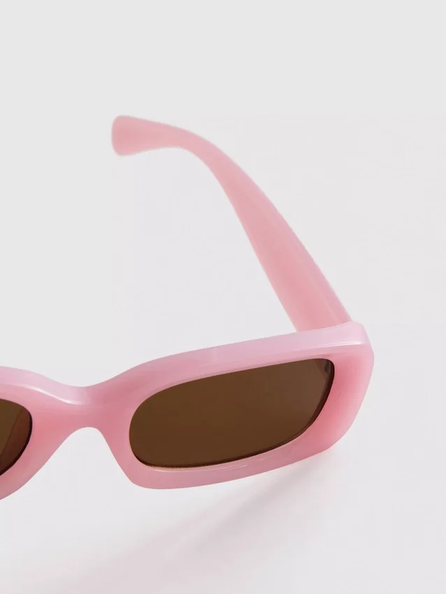Schlanke rechteckige Sonnenbrille
