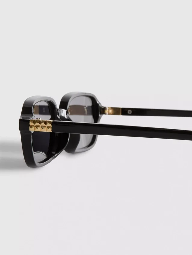 Schlanke rechteckige Sonnenbrille