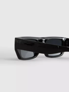 Schlanke Sonnenbrille mit rechteckigem Rahmen