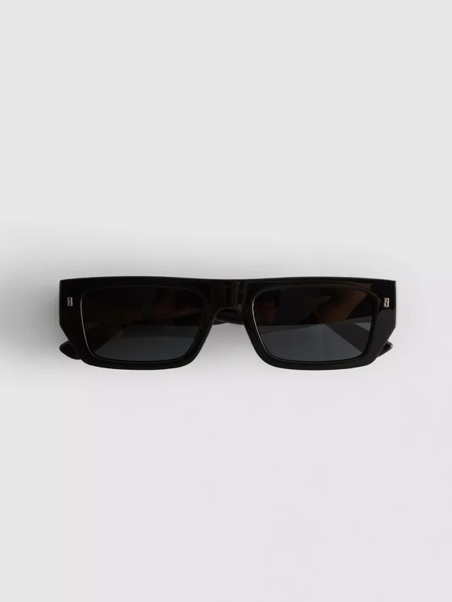 Schlanke Sonnenbrille mit rechteckigem Rahmen