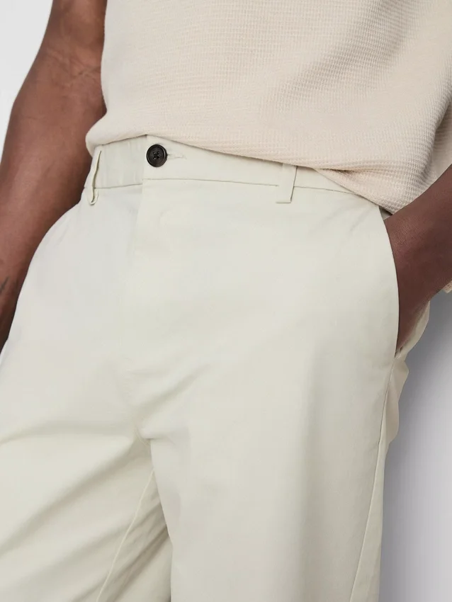 Schmale Chinos