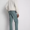 Schmale Chinos