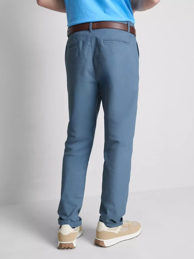 Schmale Chinos