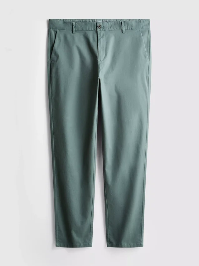 Schmale Chinos