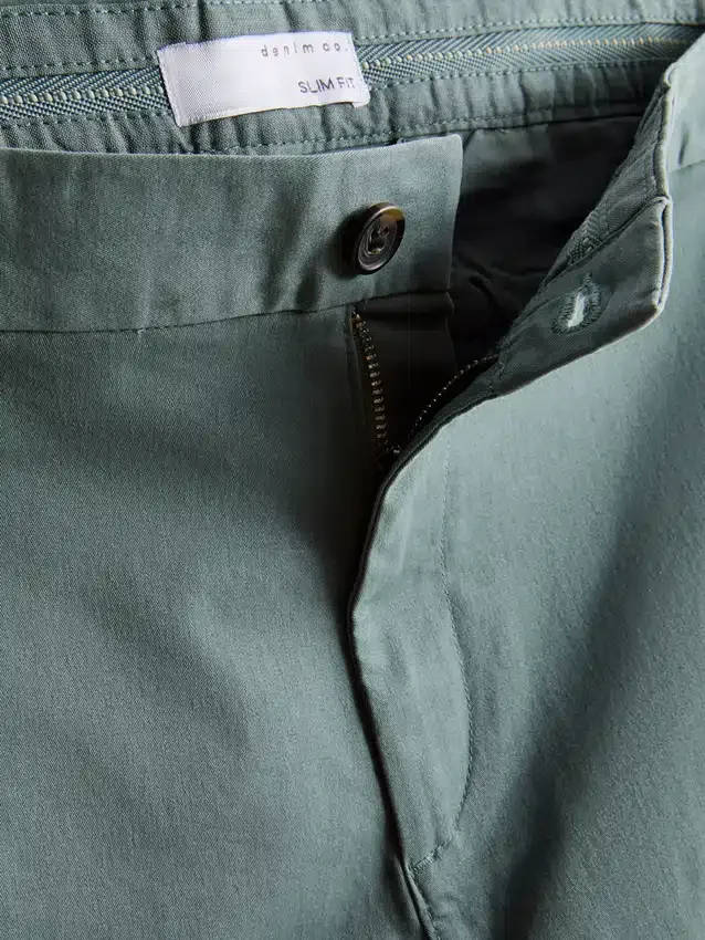 Schmale Chinos
