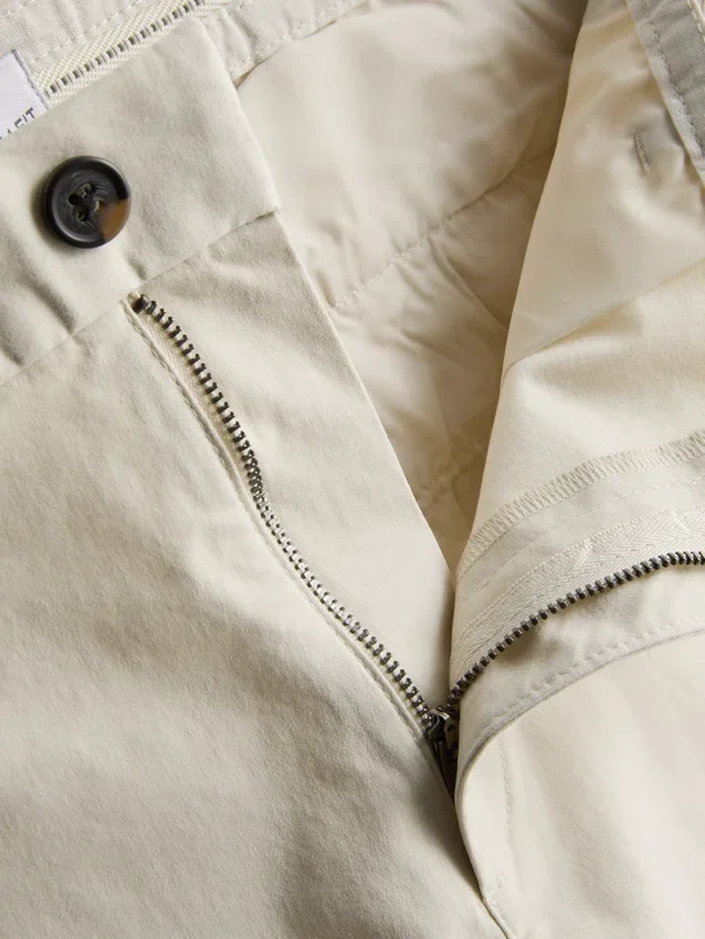 Schmale Chinos