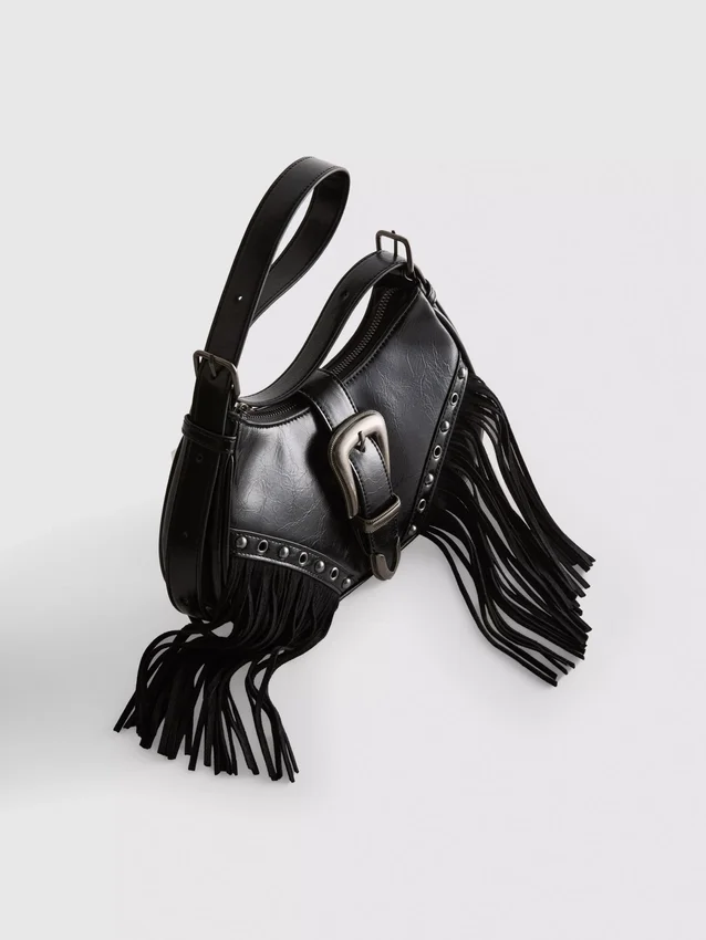 Schultertasche mit Fransen und Schnalle