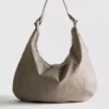 Schultertasche mit Ringdetail