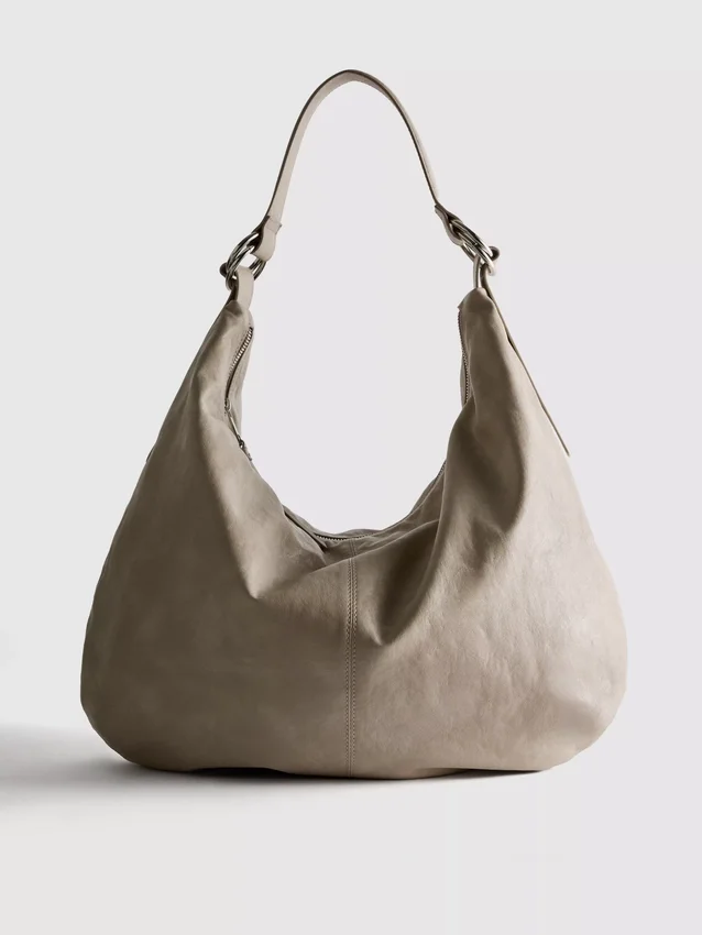 Schultertasche mit Ringdetail