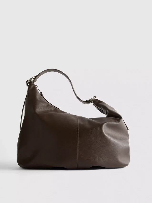 Schultertasche mit Ringdetail