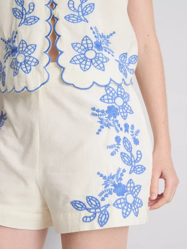 Shorts aus Baumwolle mit Blumenstickerei