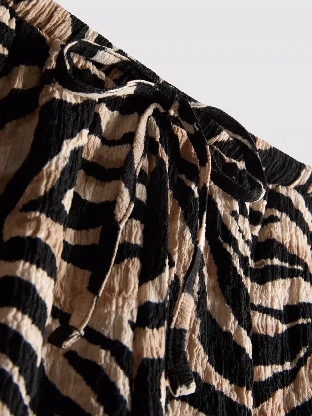 Shorts mit bedrucktem Crinkle-Muster
