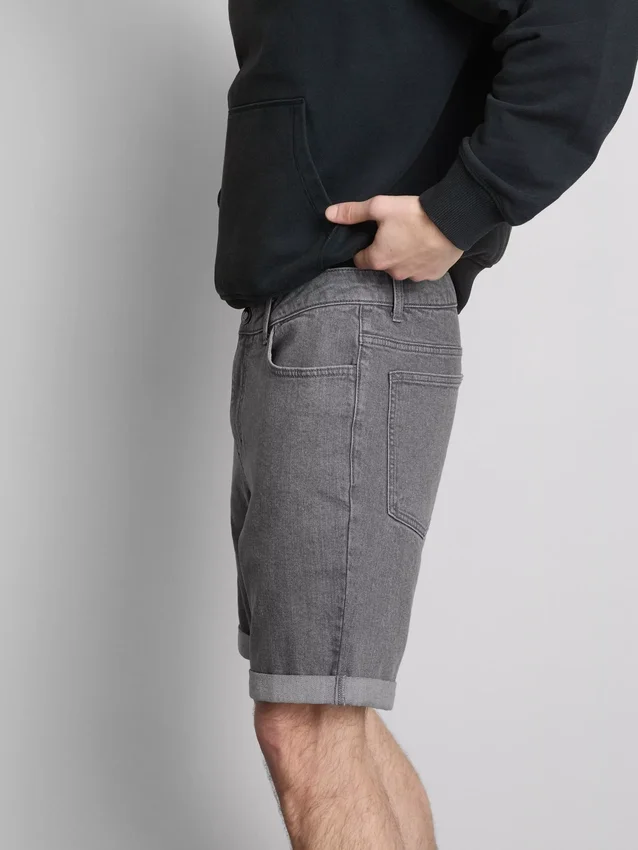 Slim-Fit-Jeansshorts mit mittlerer Leibhöhe