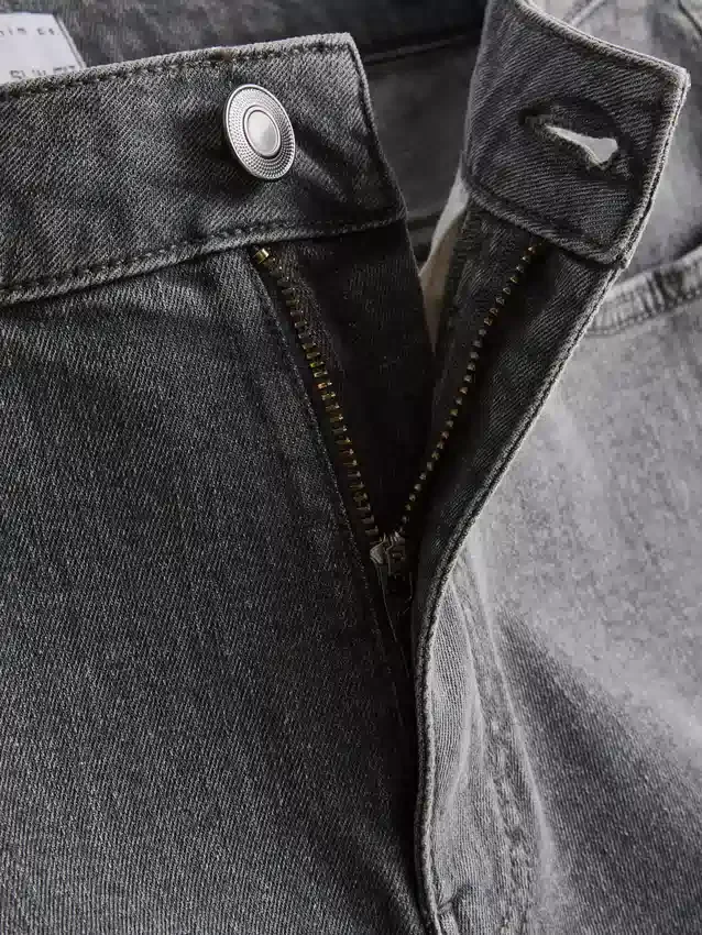 Slim-Fit-Jeansshorts mit mittlerer Leibhöhe