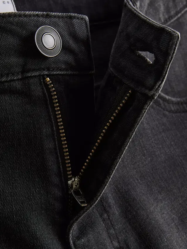 Slim-Fit-Jeansshorts mit mittlerer Leibhöhe