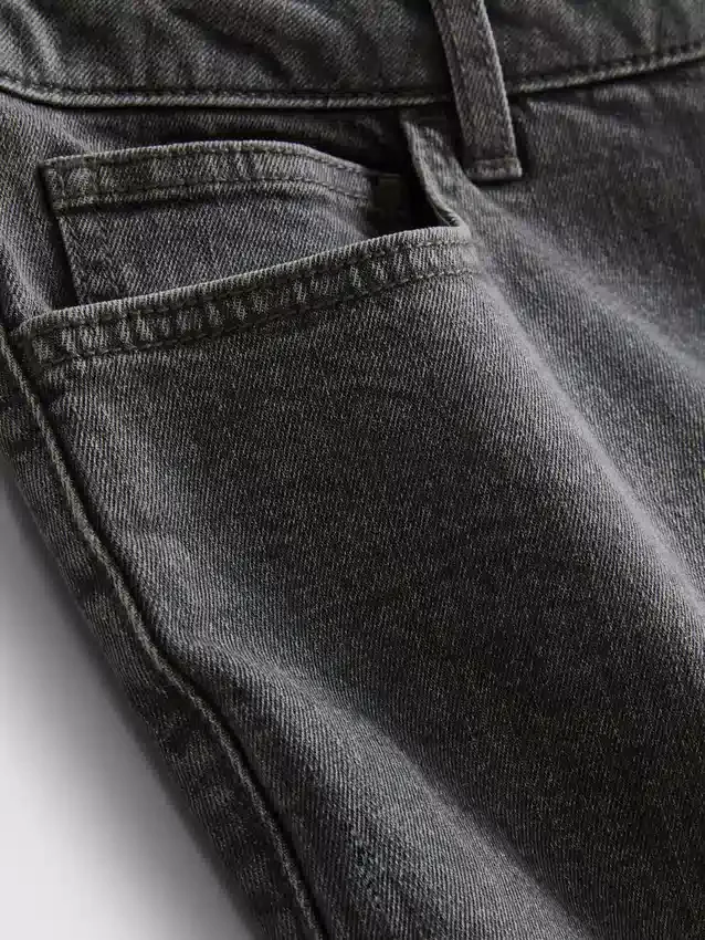 Slim-Fit-Jeansshorts mit mittlerer Leibhöhe