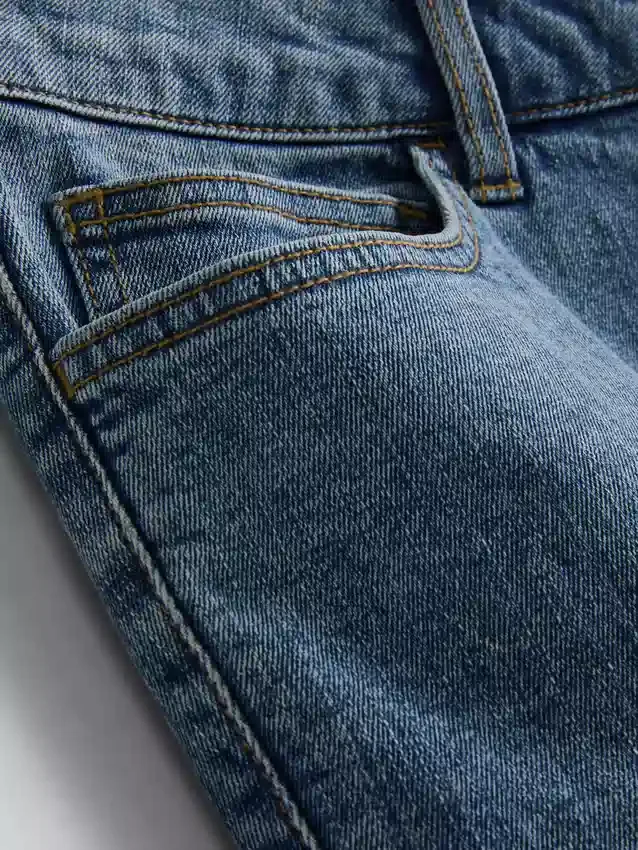 Slim-Fit-Jeansshorts mit mittlerer Leibhöhe