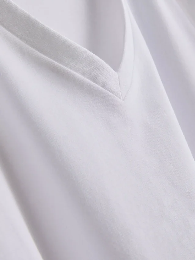 Slim-Fit-Stretch-Hemd mit V-Ausschnitt