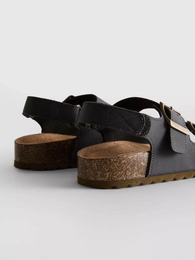 Slingback-Sandalen mit doppelten Schnallenriemen