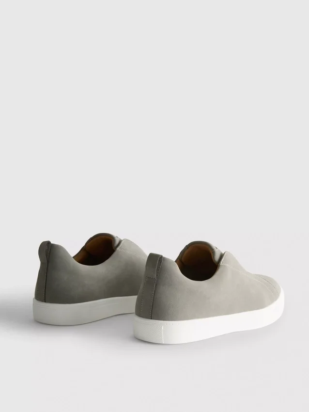Slip-on-Sneaker mit niedrigem Schaft