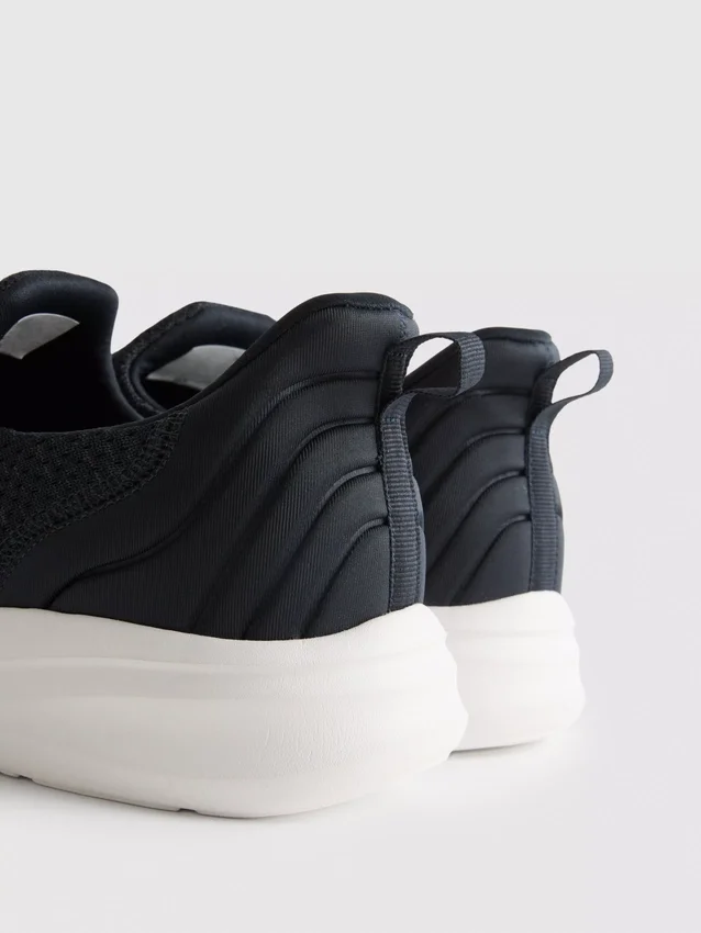 Slip-on-Sneaker mit niedrigem Schaft