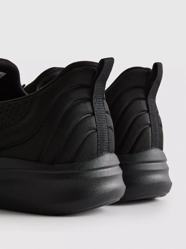 Slip-on-Sneaker mit niedrigem Schaft