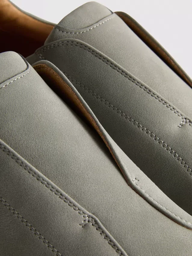 Slip-on-Sneaker mit niedrigem Schaft