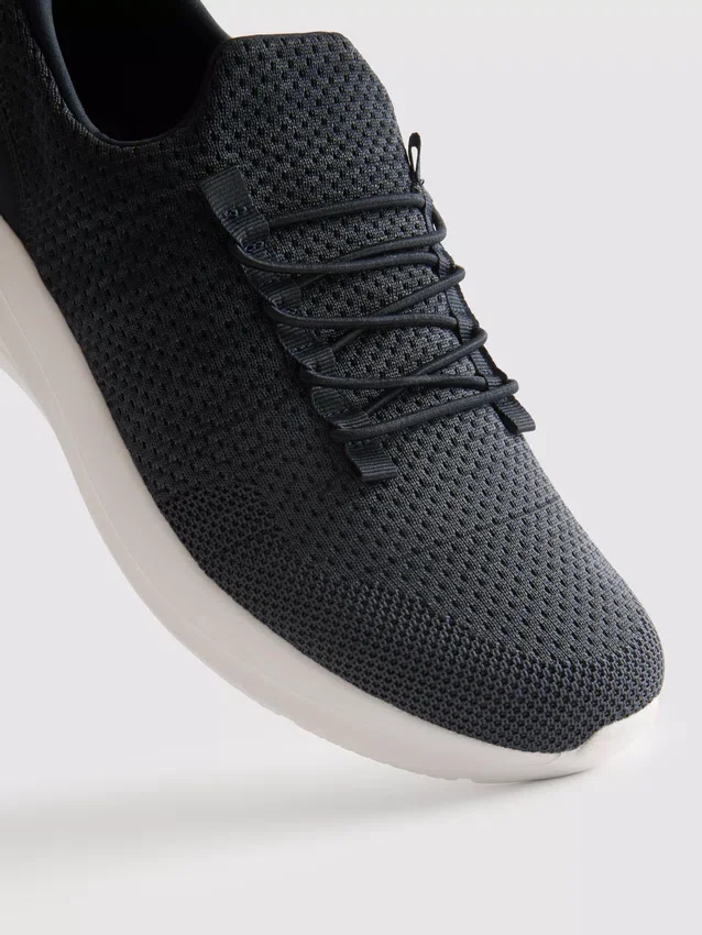 Slip-on-Sneaker mit niedrigem Schaft