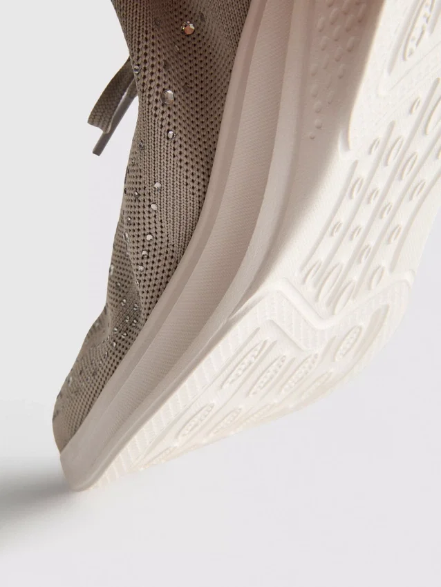 Slip-On-Sneaker mit Strass-Details