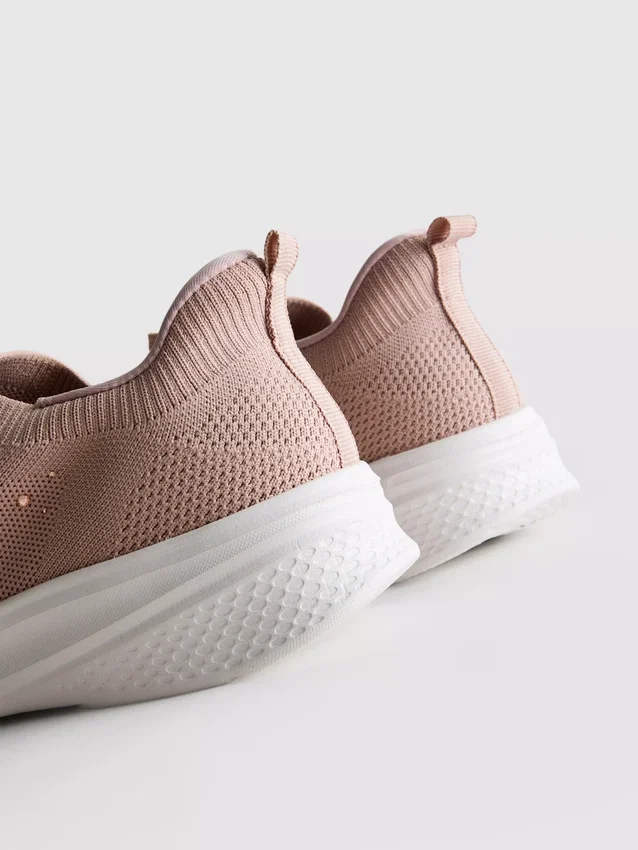 Slip-On-Sneaker mit Strass-Details